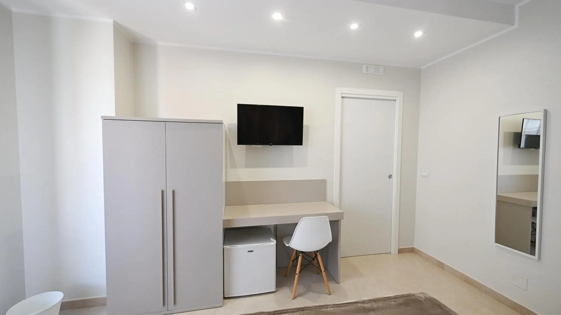 Hotel Barimare 0*, Bari Italia